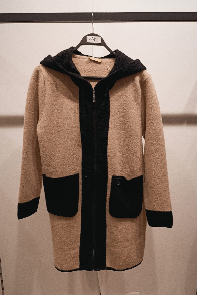 Cardigan à capuche et fermeture éclair, orné d'empiècements contrastés texturés sur les poches