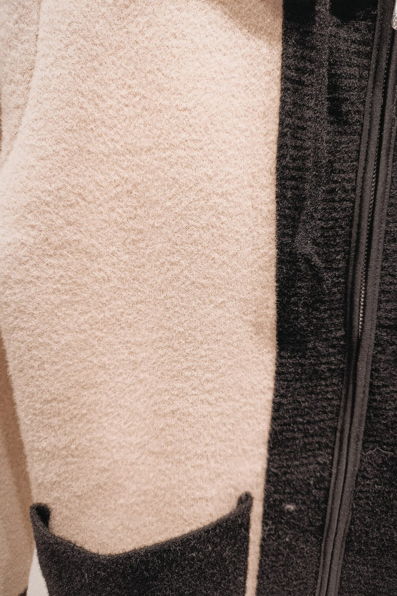 Cardigan à capuche et fermeture éclair, orné d'empiècements contrastés texturés sur les poches