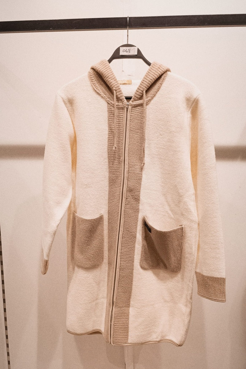 Cardigan à capuche et fermeture éclair, orné d'empiècements contrastés texturés sur les poches