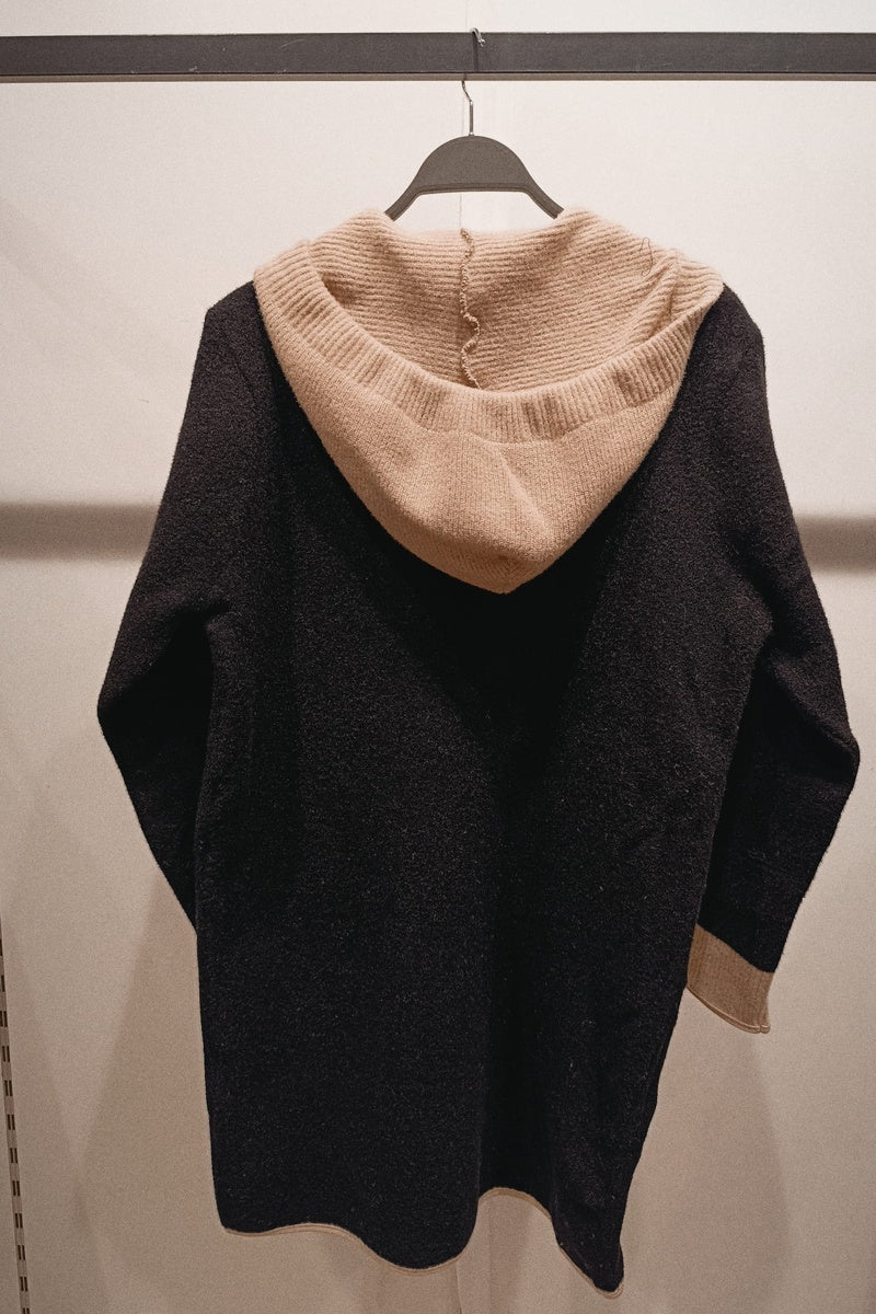 Cardigan à capuche et fermeture éclair, orné d'empiècements contrastés texturés sur les poches