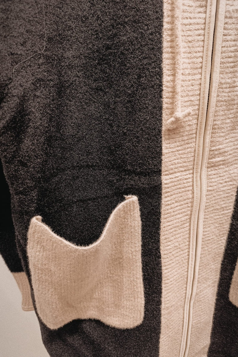 Cardigan à capuche et fermeture éclair, orné d'empiècements contrastés texturés sur les poches