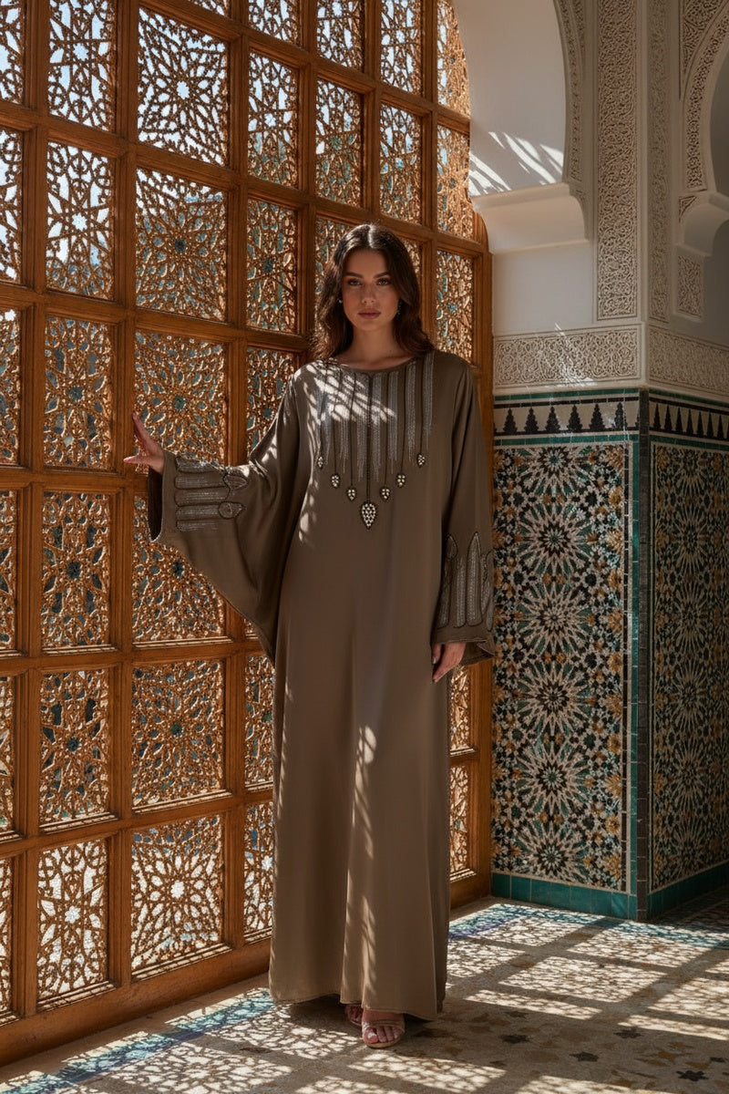 Abaya longue unie avec magnifique strass
