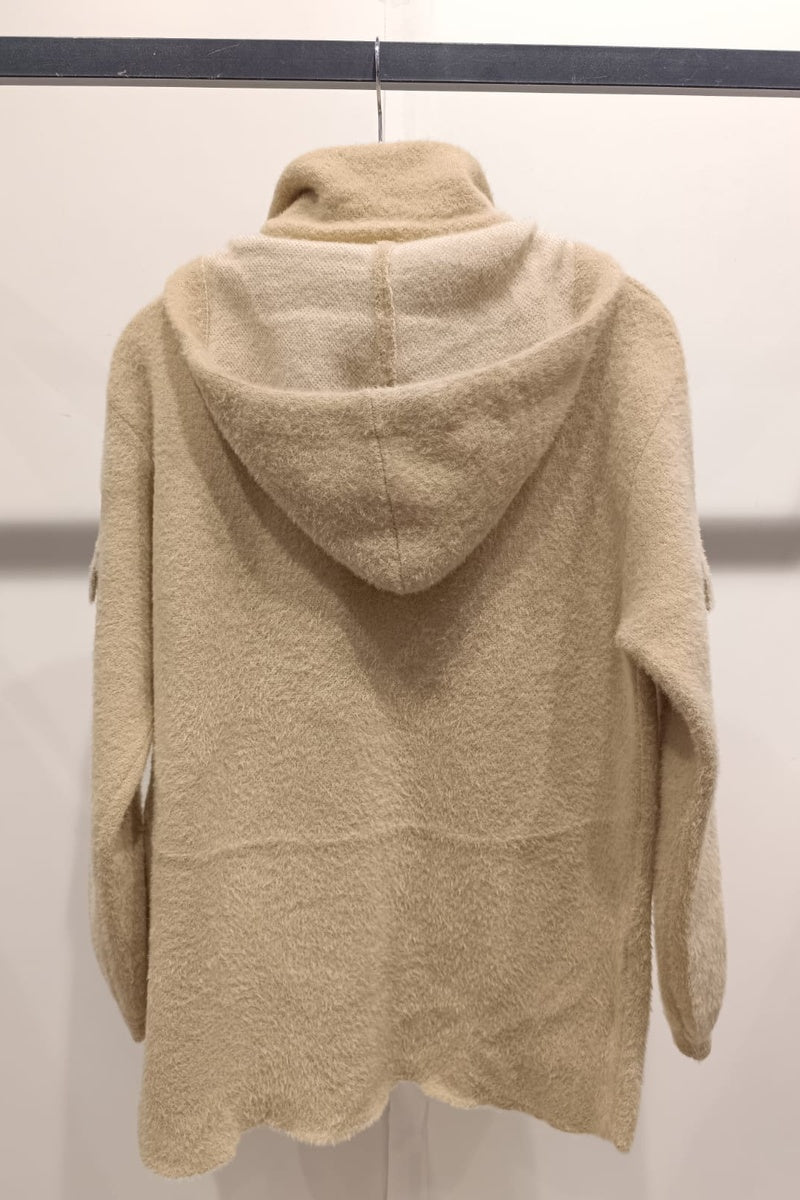 Veste duveteuse zippée à capuche, dotée de grandes poches plaquées à rabat sur le devant