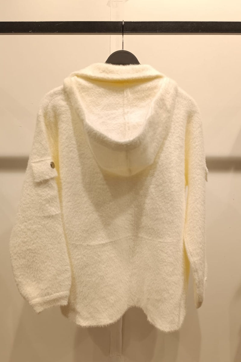 Veste duveteuse zippée à capuche, dotée de grandes poches plaquées à rabat sur le devant