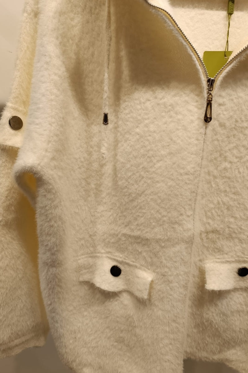 Veste duveteuse zippée à capuche, dotée de grandes poches plaquées à rabat sur le devant