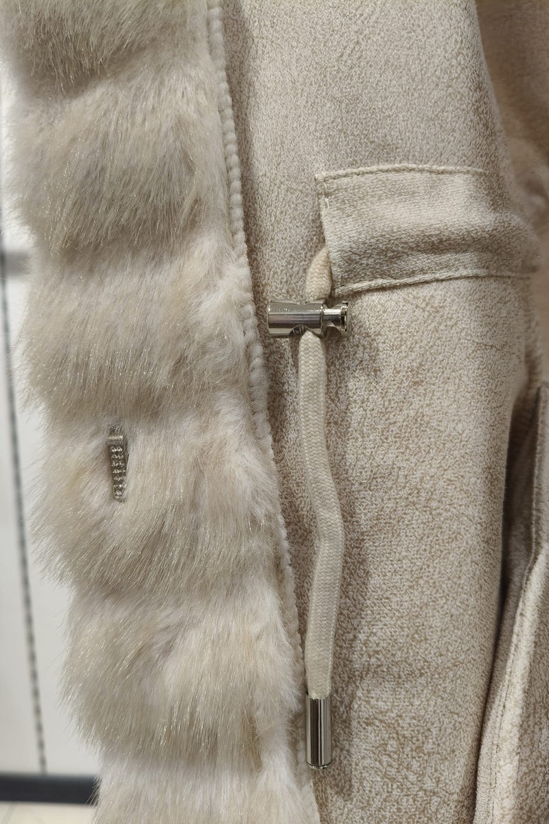 Manteau uni premium fausse fourrure avec poches et capuche