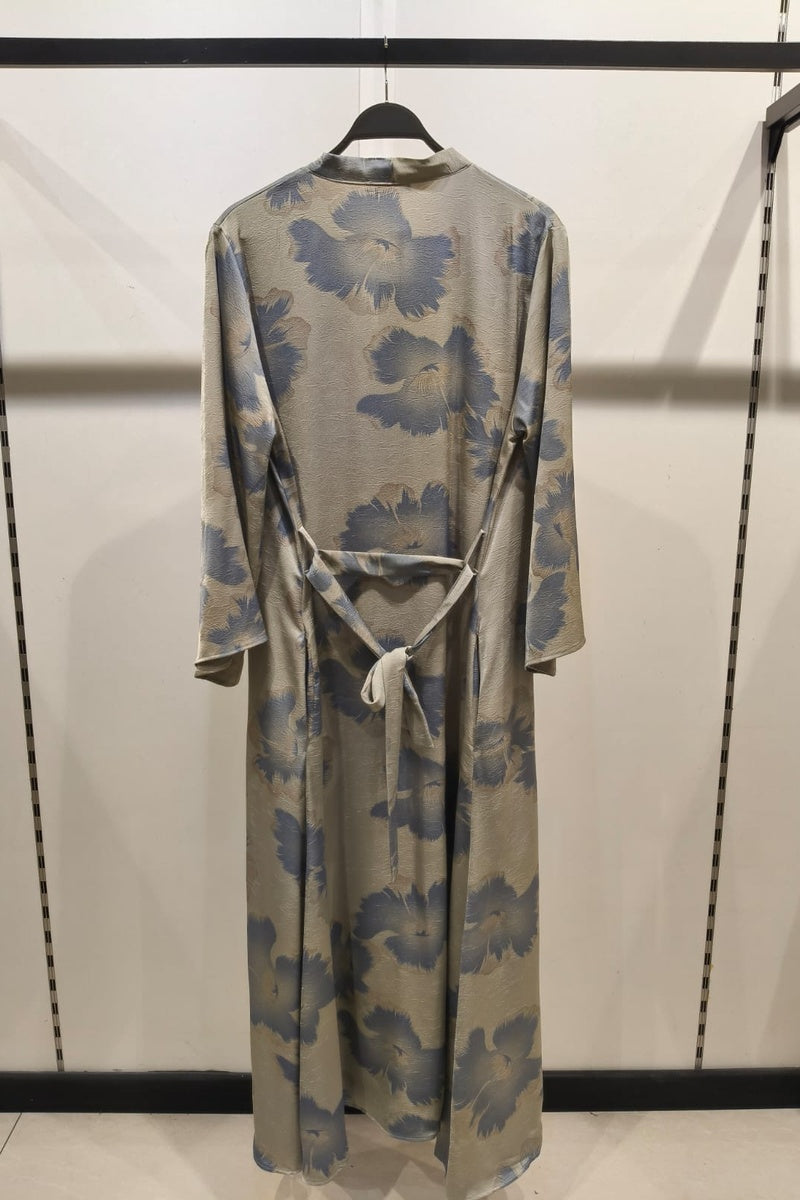 Robe longue fluide imprimée fleurie col V avec ceinture