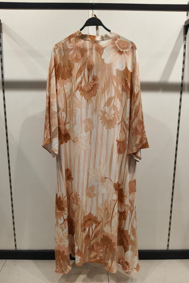 Robe longue imprimée fleurie avec poches, ceinture et broche en fleur