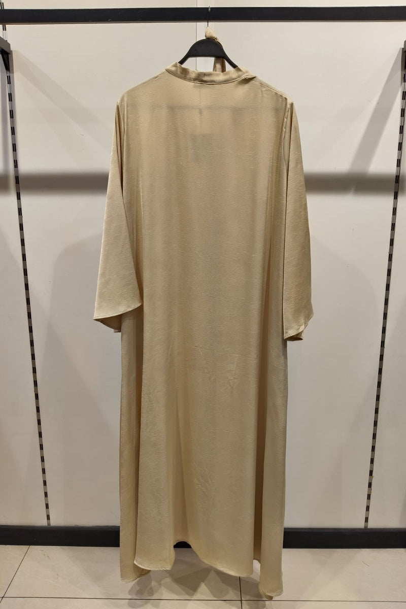 Robe longue unie satinée avec ceinture