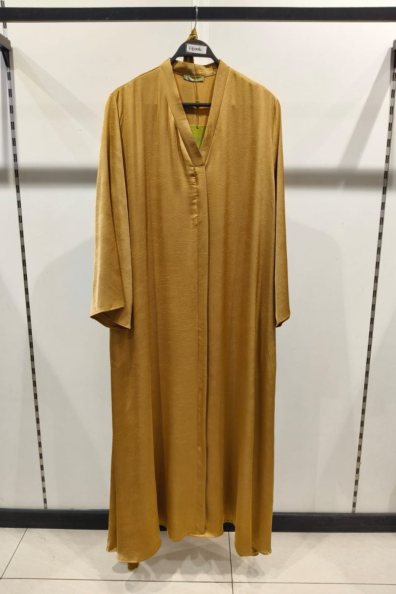 Robe longue unie satinée avec ceinture