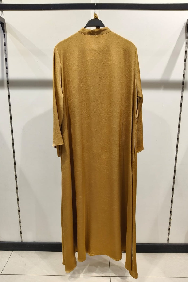 Robe longue unie satinée avec ceinture