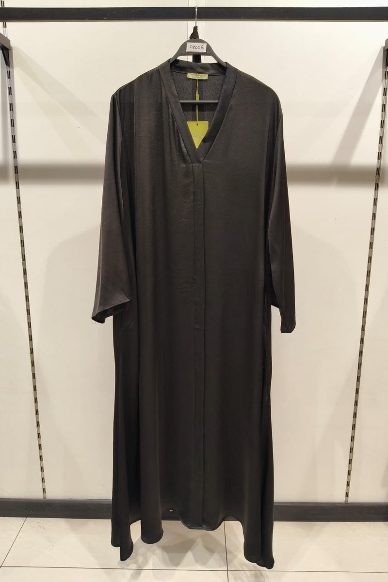 Robe longue unie satinée avec ceinture