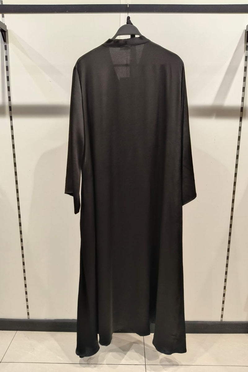 Robe longue unie satinée avec ceinture