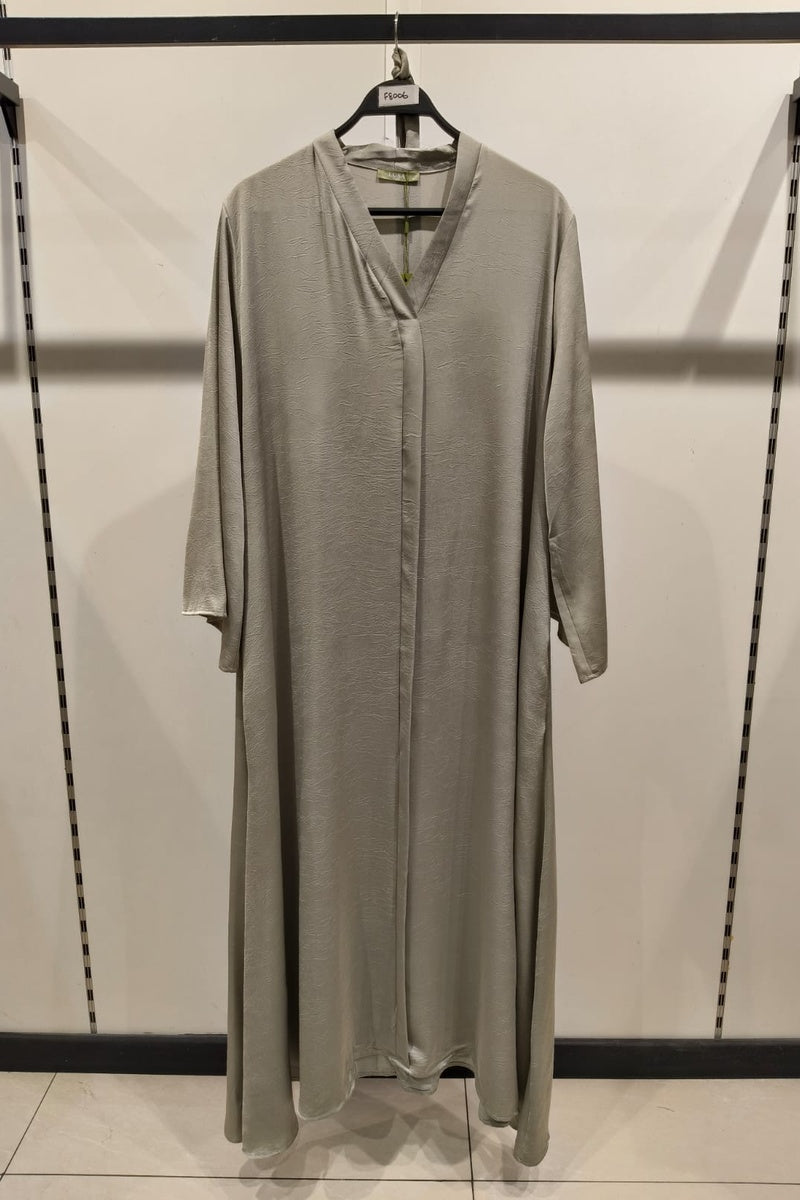 Robe longue unie satinée avec ceinture