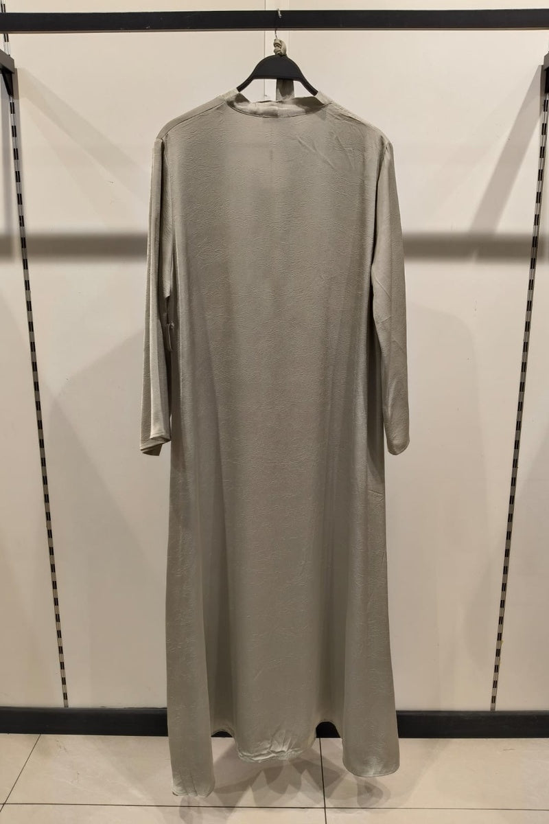 Robe longue unie satinée avec ceinture