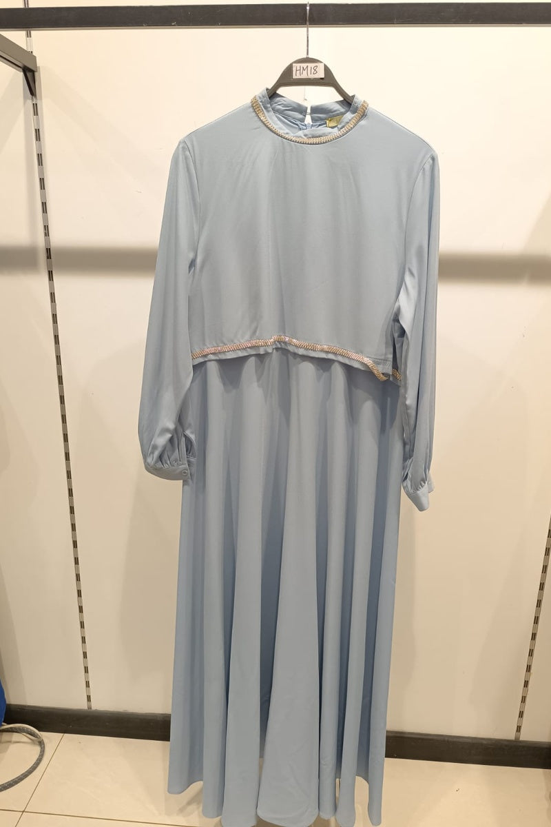 Robe longue unie élégante super évasée avec strass et doublure