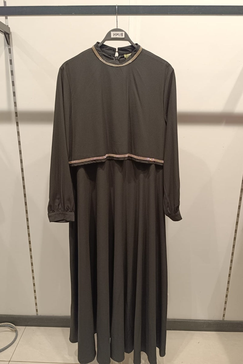 Robe longue unie élégante super évasée avec strass et doublure