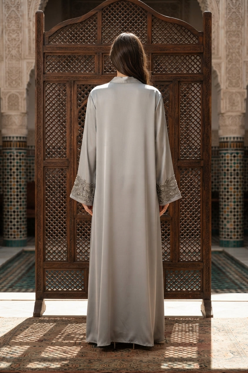 Abaya longue unie avec broderie fleurie perlée