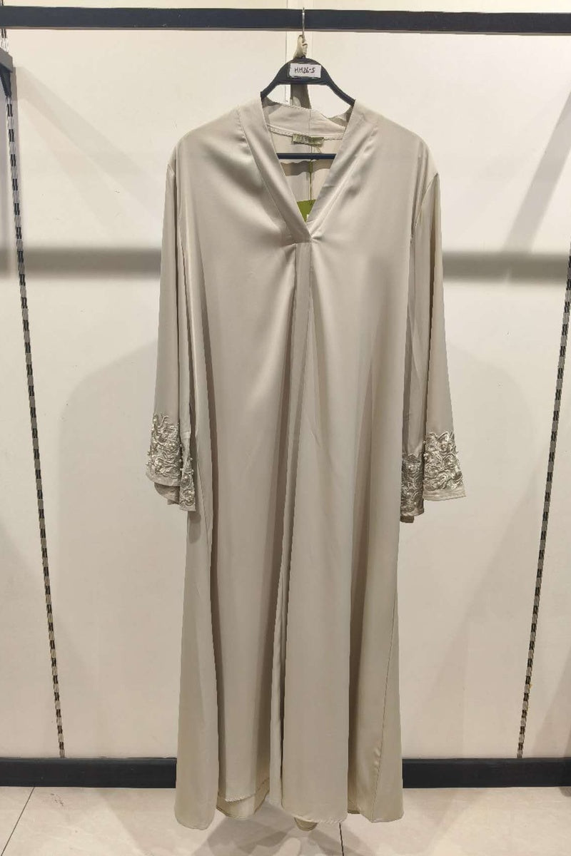 Abaya longue unie avec broderie fleurie perlée