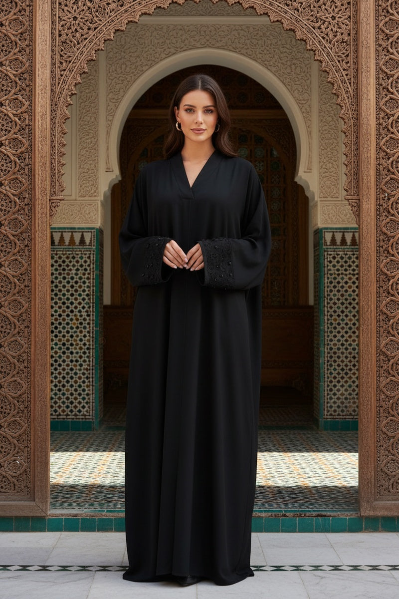 Abaya longue unie avec broderie fleurie perlée