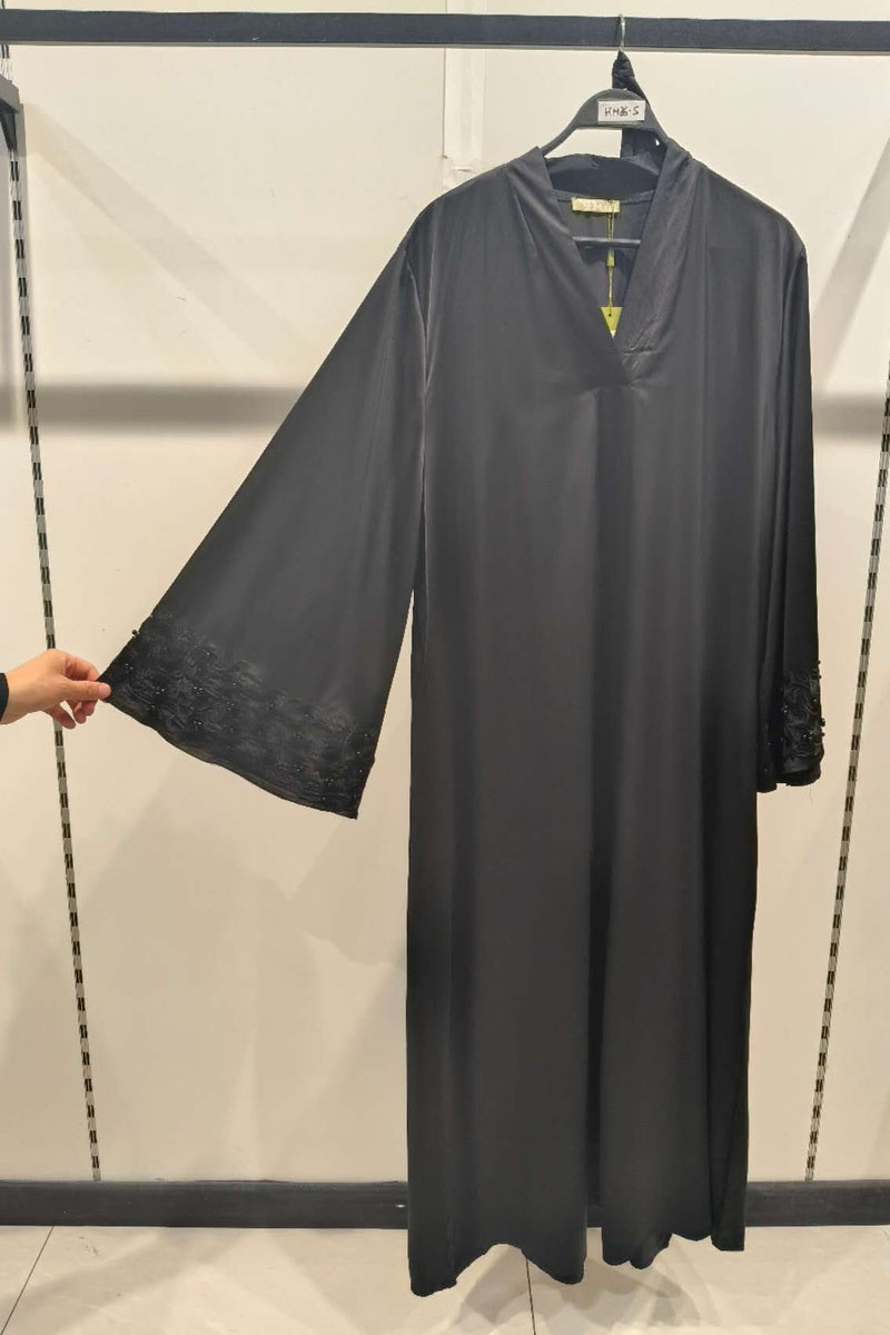 Abaya longue unie avec broderie fleurie perlée