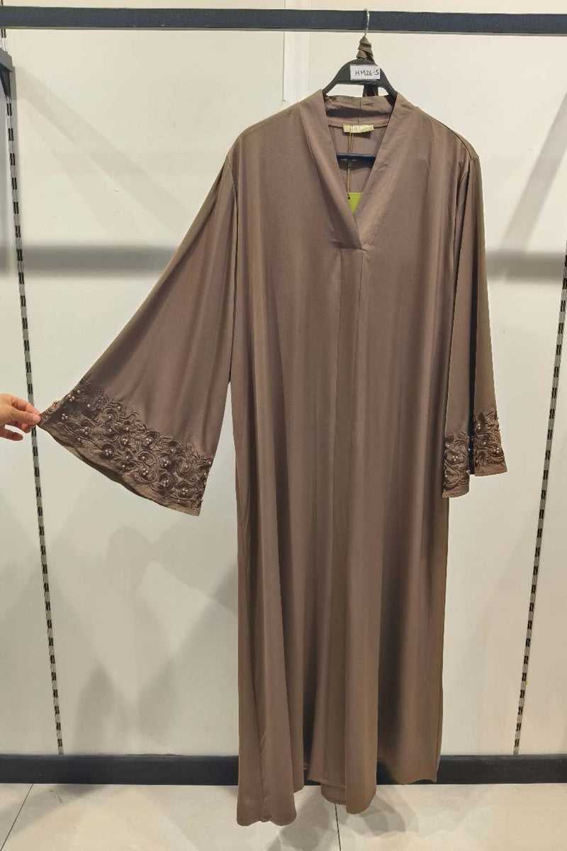 Abaya longue unie avec broderie fleurie perlée