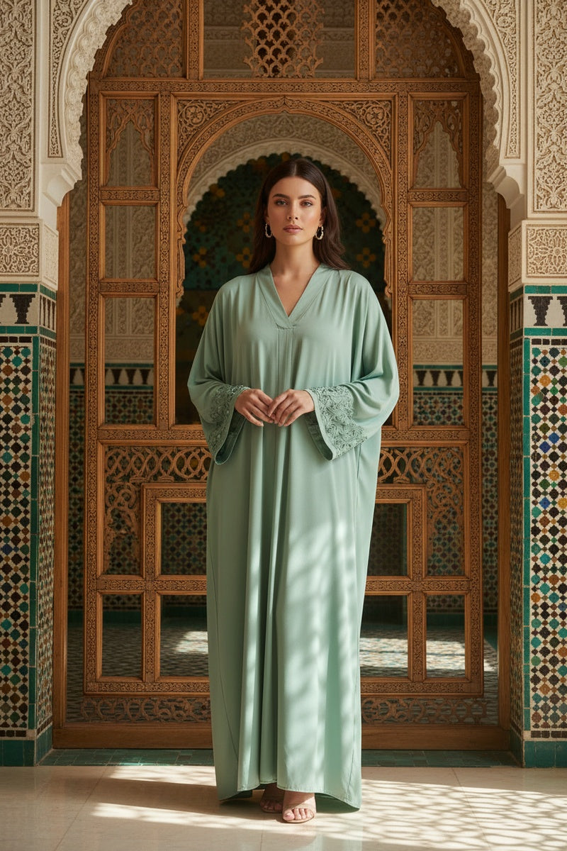Abaya longue unie avec broderie fleurie perlée
