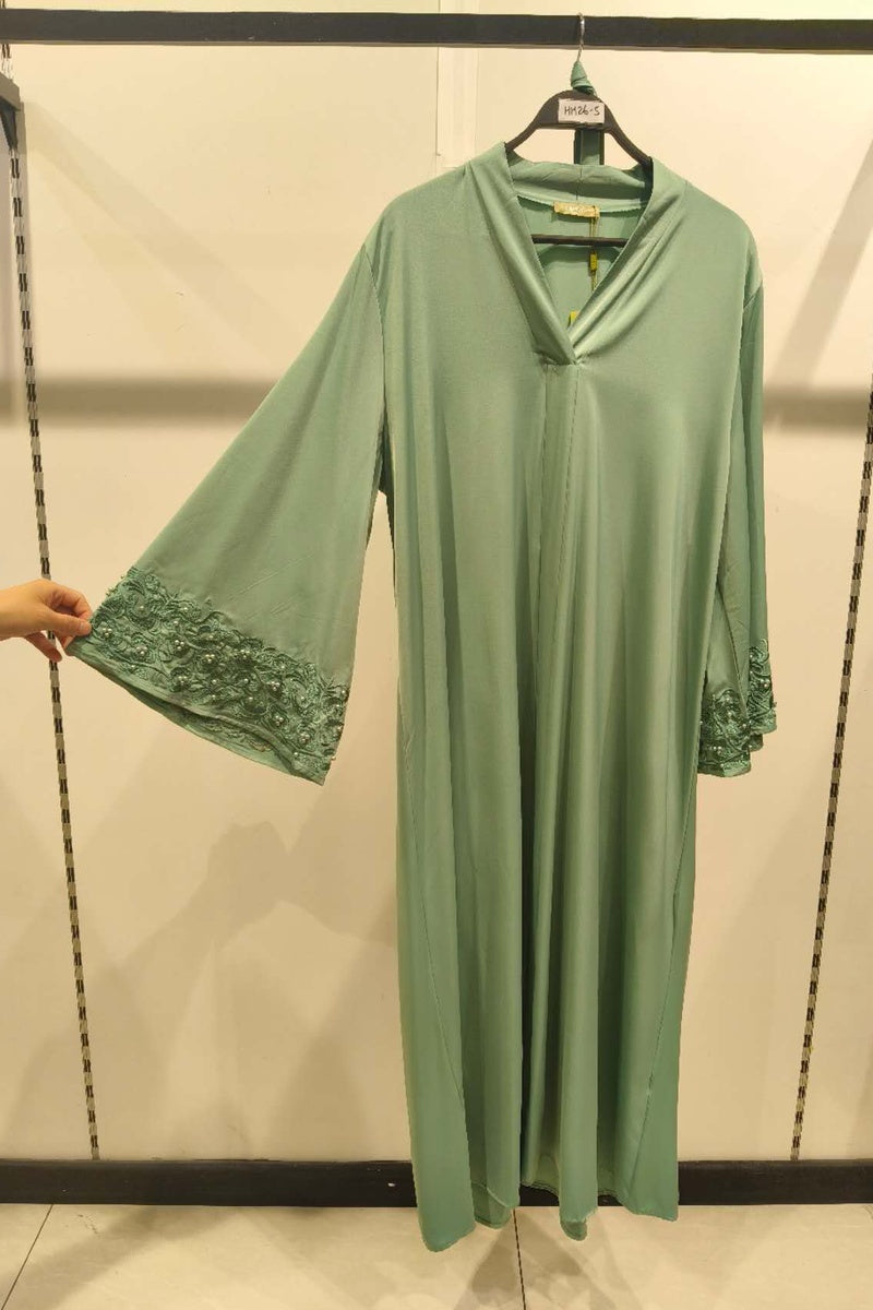 Abaya longue unie avec broderie fleurie perlée