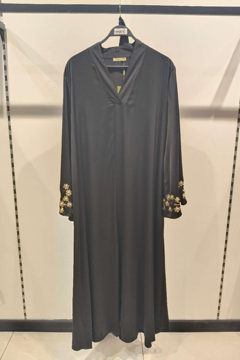Abaya longue unie avec broderie fleurie perlée