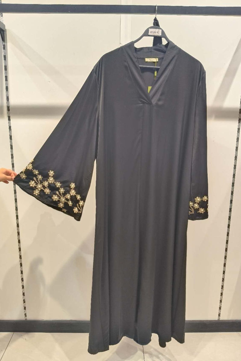 Abaya longue unie avec broderie fleurie perlée