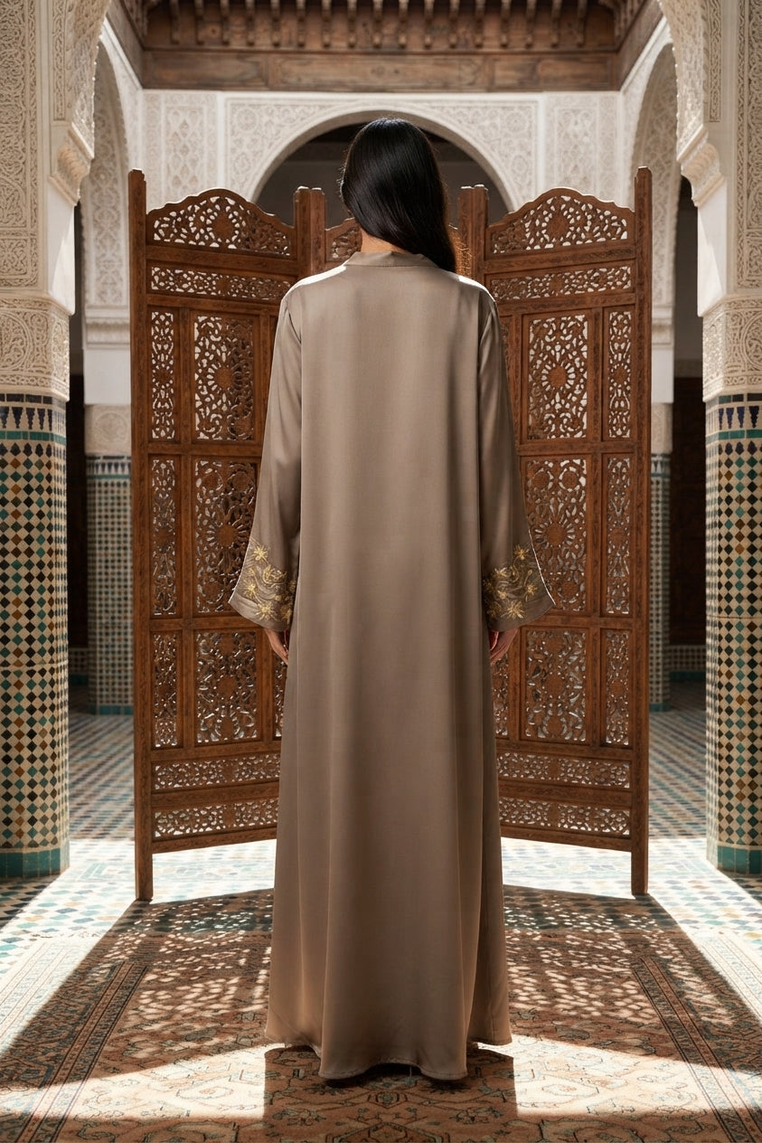 Abaya longue unie avec broderie fleurie perlée
