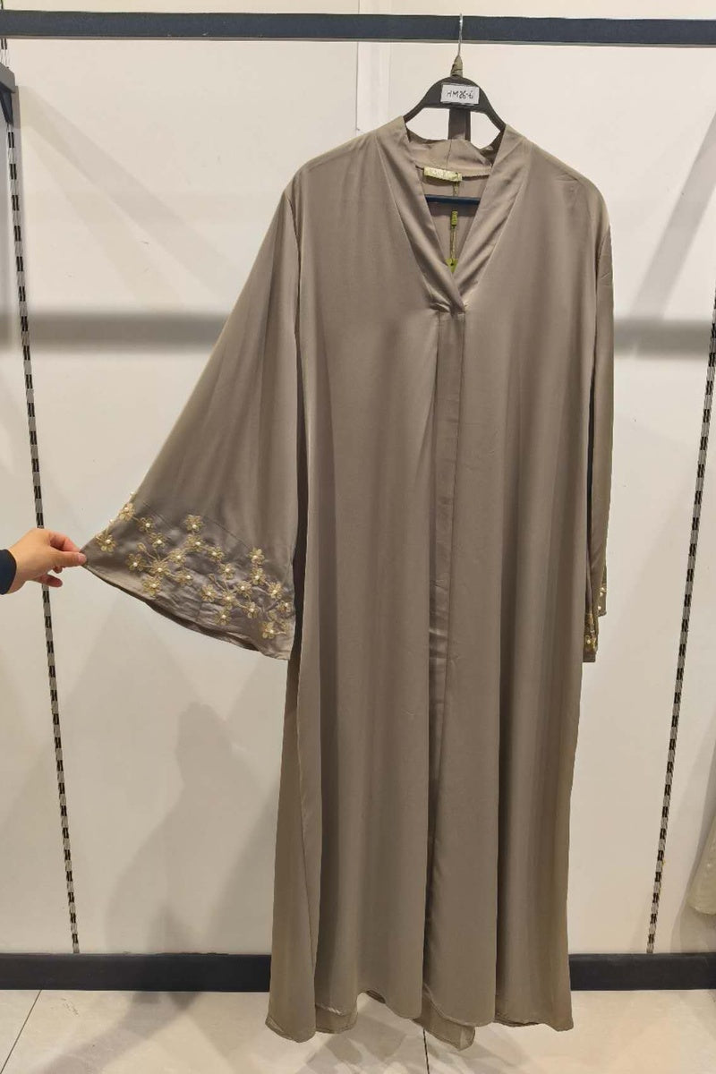 Abaya longue unie avec broderie fleurie perlée