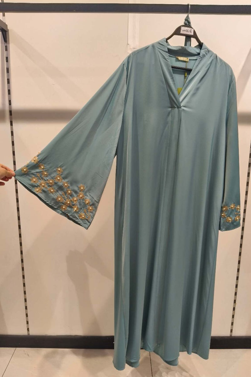 Abaya longue unie avec broderie fleurie perlée