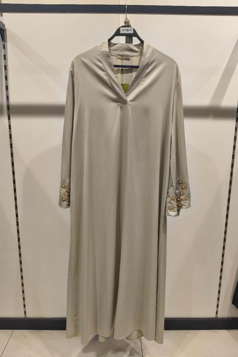 Abaya longue unie avec broderie fleurie perlée