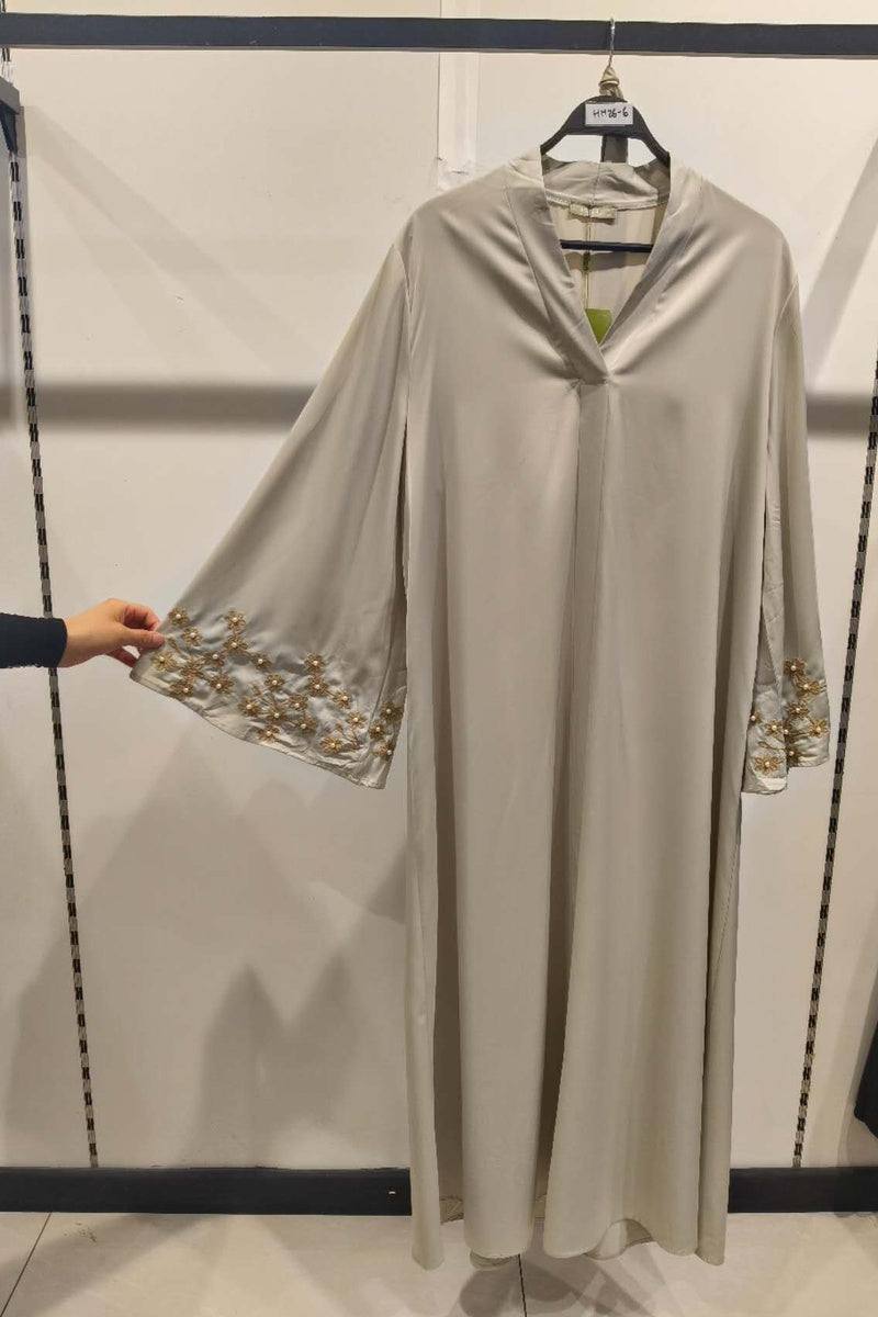 Abaya longue unie avec broderie fleurie perlée