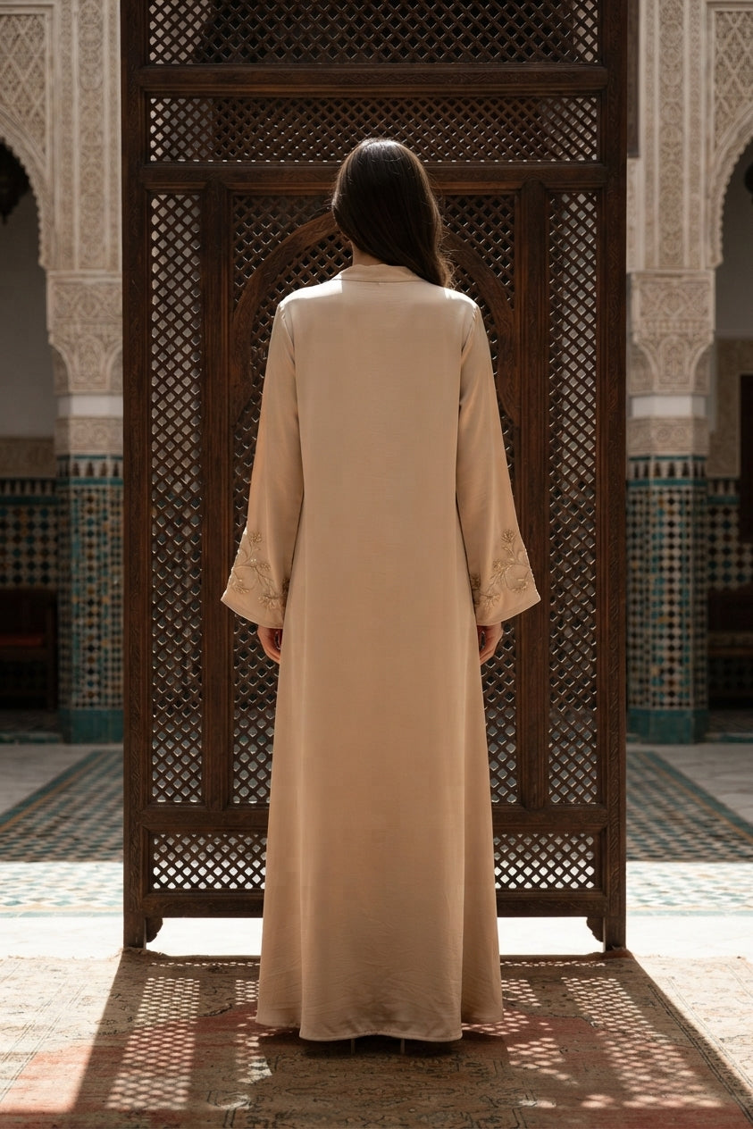 Abaya longue unie avec broderie fleurie perlée