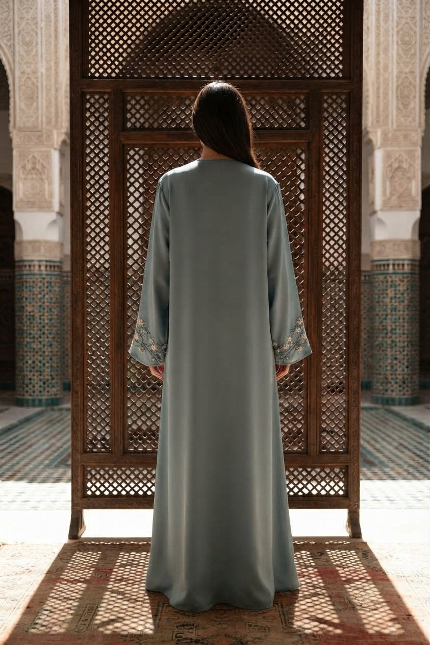 Abaya longue unie avec broderie fleurie perlée