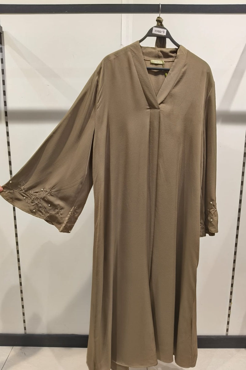 Abaya longue unie avec broderie fleurie perlée