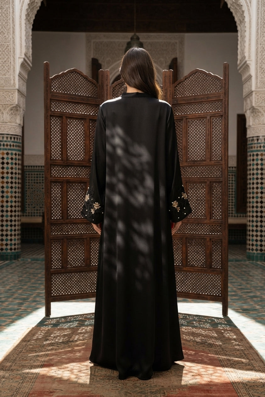 Abaya longue unie avec broderie fleurie perlée