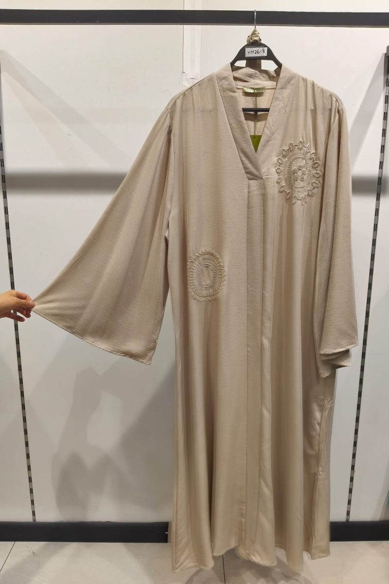 Abaya longue unie avec broderie strass et ceinture