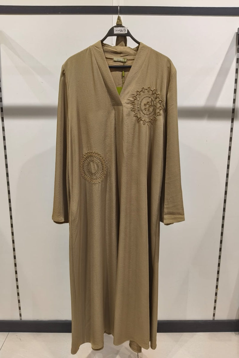 Abaya longue unie avec broderie strass et ceinture