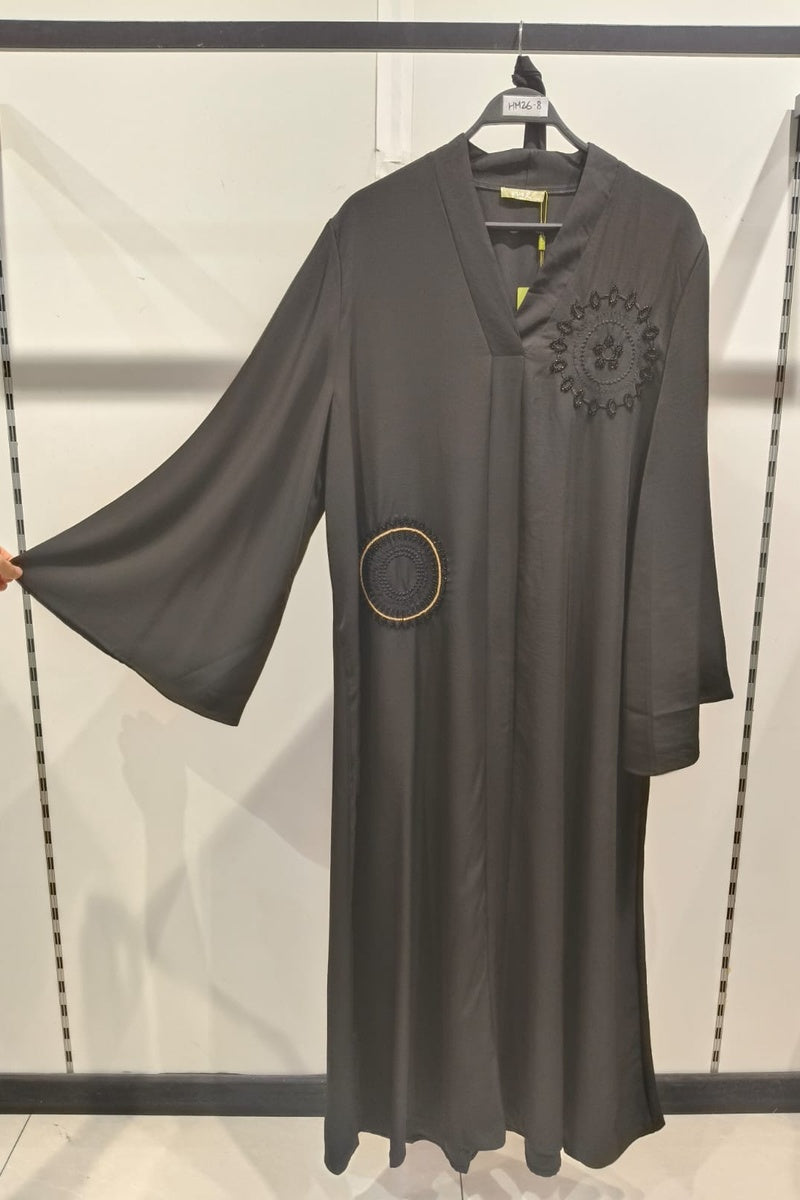 Abaya longue unie avec broderie strass et ceinture