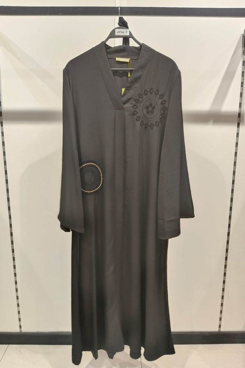 Abaya longue unie avec broderie strass et ceinture