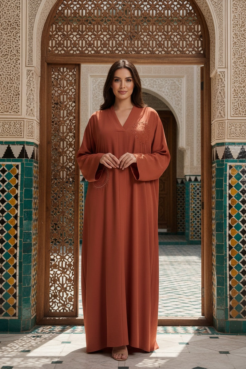 Abaya longue unie avec broderie strass et ceinture