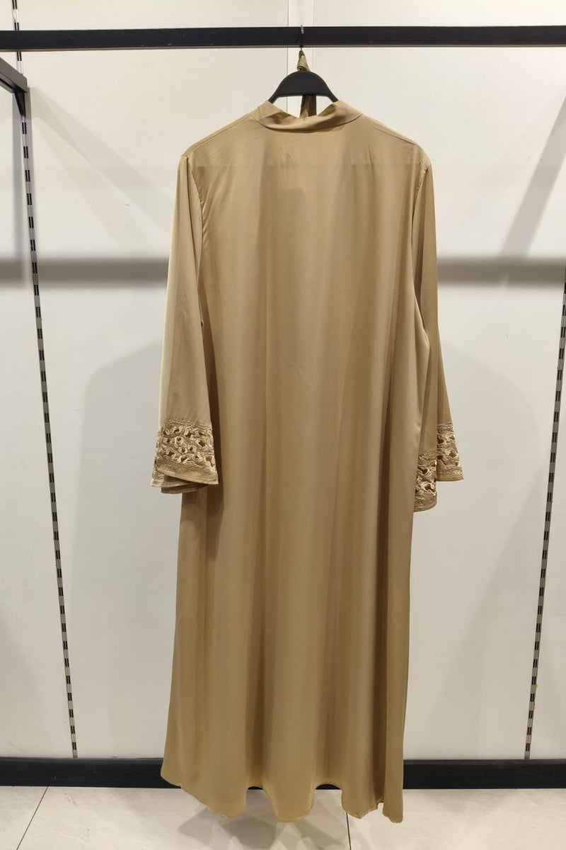 Robe longue abaya unie tissu comme soie brodée avec ceinture