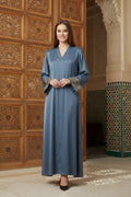 Robe longue abaya unie tissu comme soie brodée avec ceinture