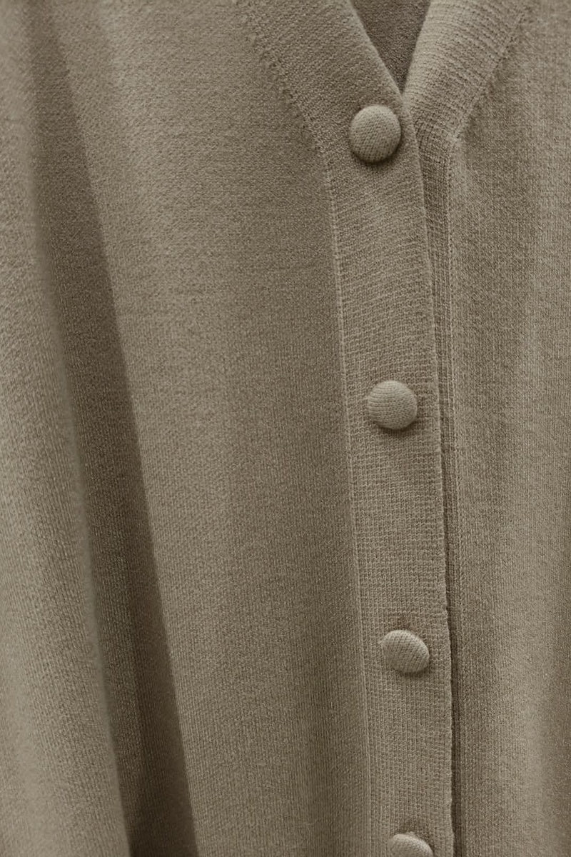 Gilet long boutonné en maille fine