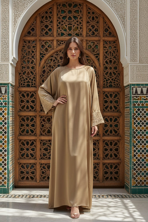 Abaya longue unie avec broderie fleurie