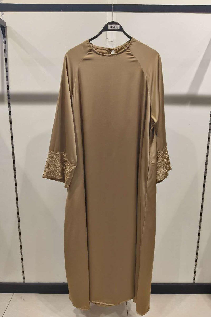Abaya longue unie avec broderie fleurie