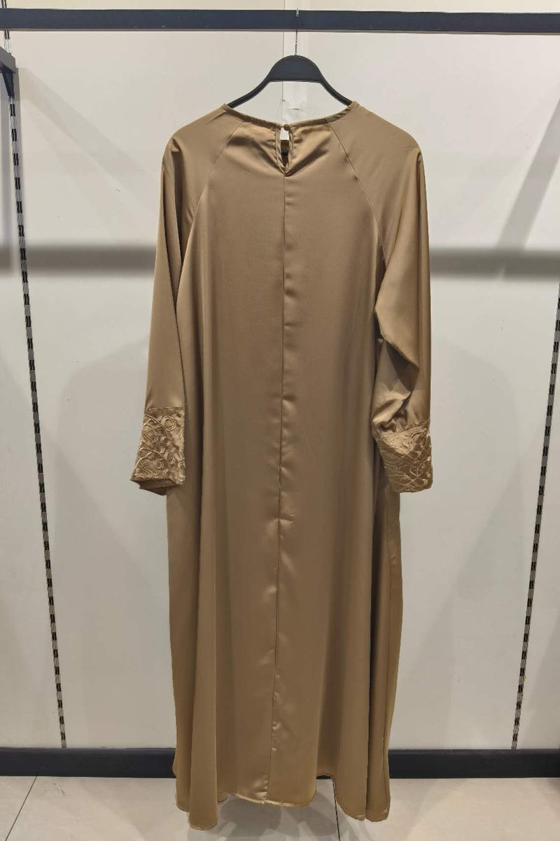 Abaya longue unie avec broderie fleurie